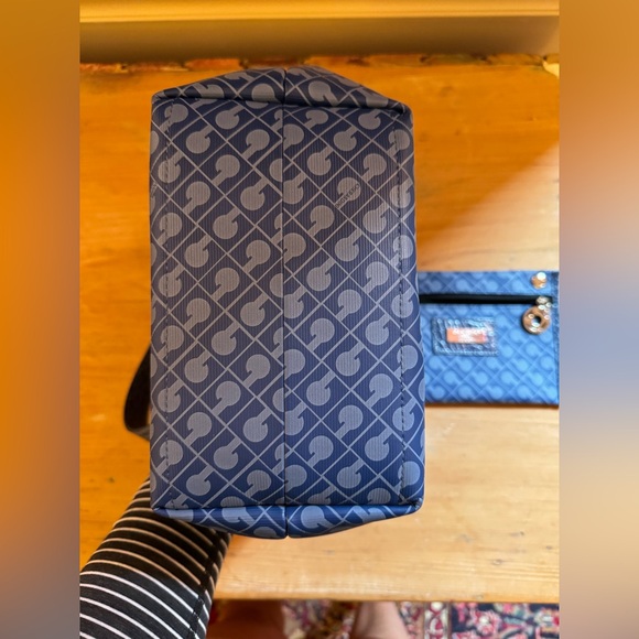 Gheradini leather handbag in like new condition - Picture 5 of 11